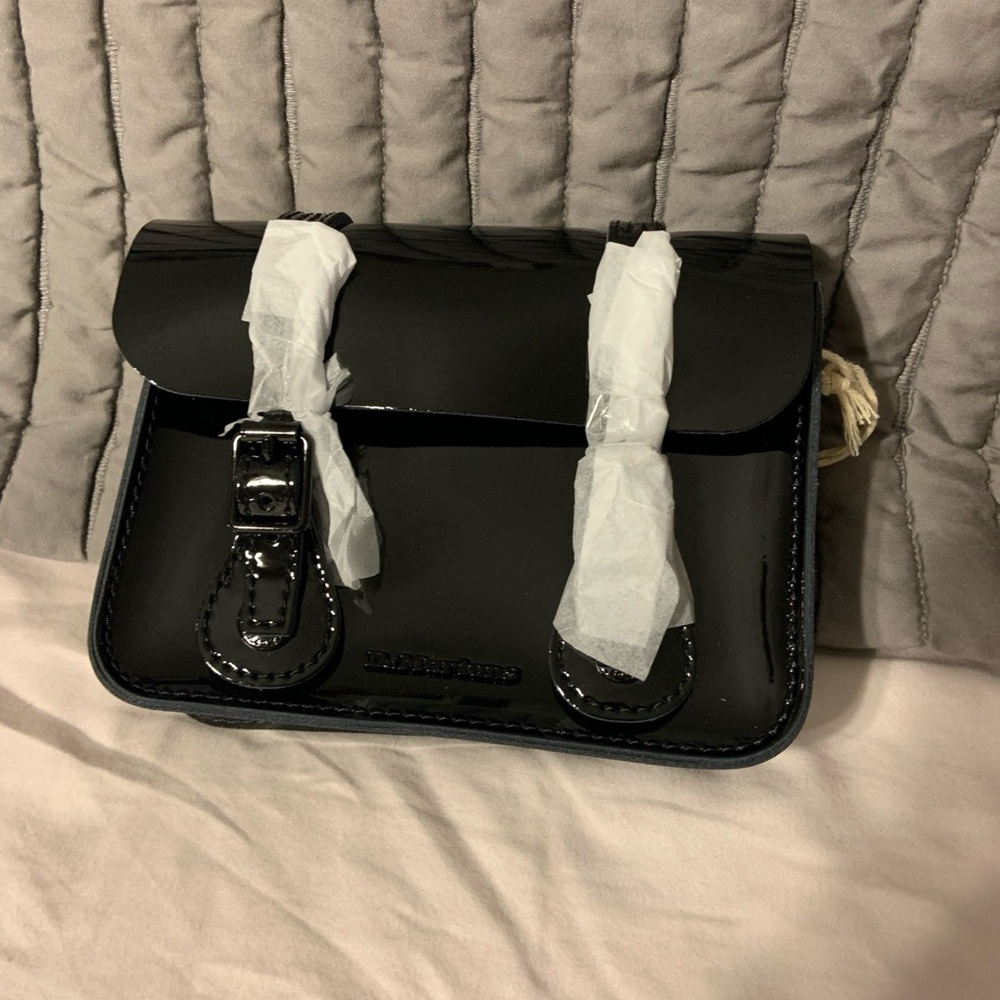 Dr martens ladies 7” leather lamper shoulder crossbody purse patent black